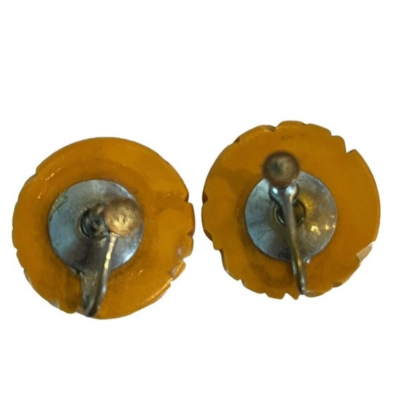 VTG Bakelite Tan Earrings Carved Leaves Screw back TESTED A1022 - Picture 3 of 3